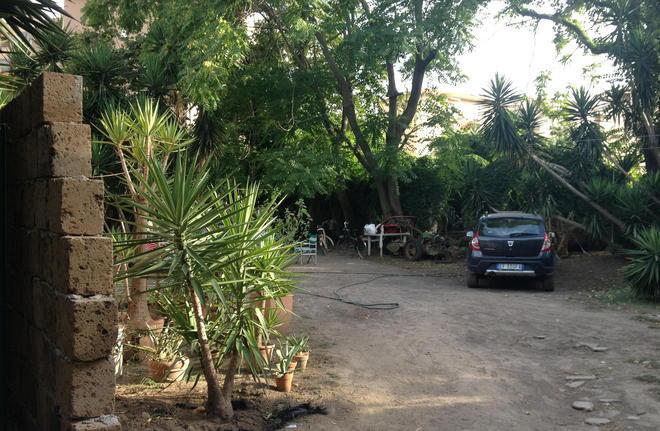 «Ci vogliono murare in casa nostra» 