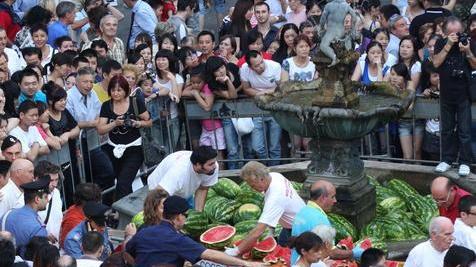 35 quintali di angurie per la Cocomerata di ferragosto