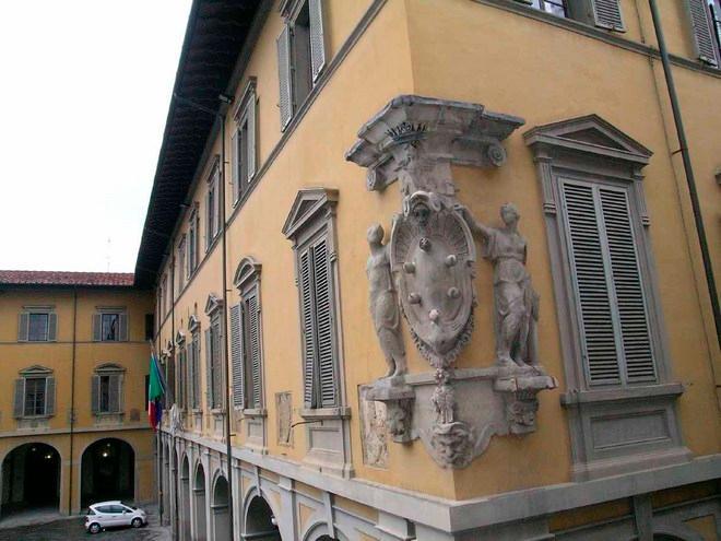 Il municipio si rifà il look, arrivano gli imbianchini 