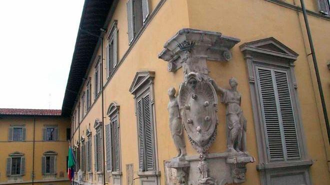 Il municipio si rifà il look, arrivano gli imbianchini