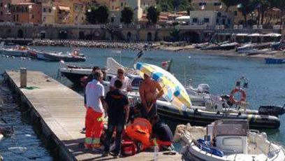 Perde il cappello e si tuffa dalla barca, turista muore all'Elba