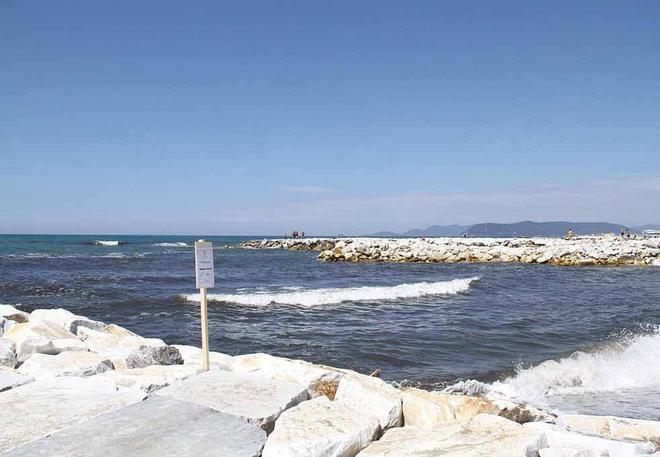 Bagni vietati alla foce del Magliano 