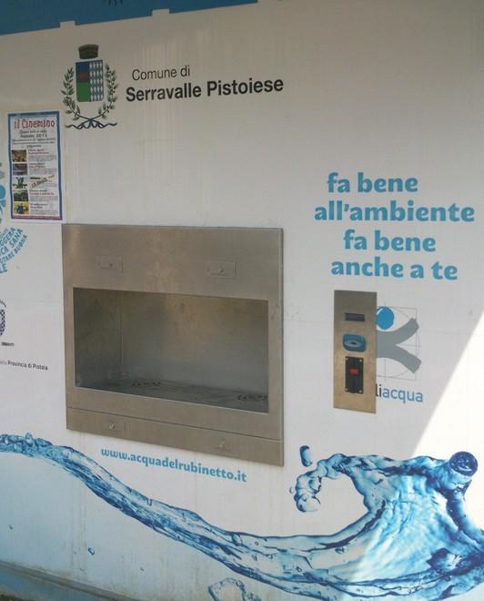 Una gettoniera sul fontanello 