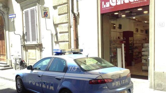 Vuole vitto e alloggio gratis e deruba un albergatore