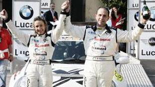 Sfilata di auto e piloti nella festa del rally a Bagni di Lucca