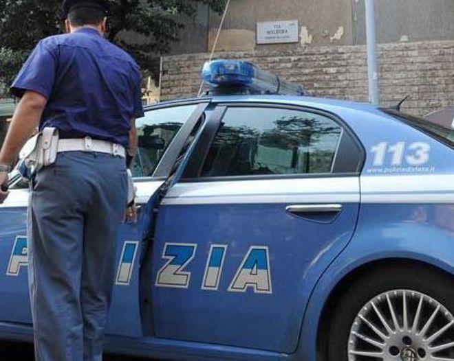 Perseguita e minaccia l’ex moglie, ferisce la figlia: arrestato 
