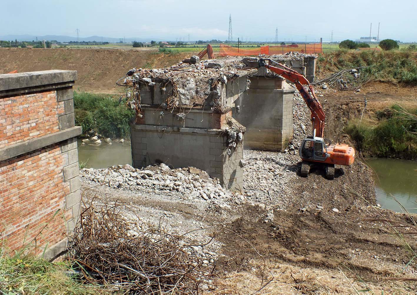Trattori in marcia per riavere il Ponte di Ferro 