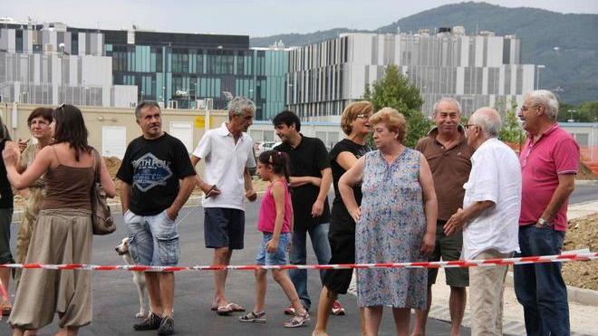 I residenti scendono in strada