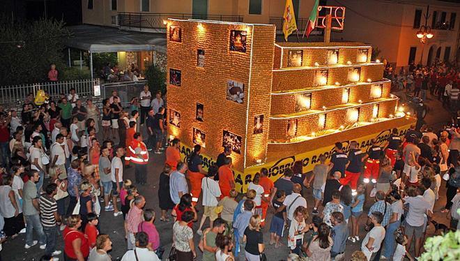 Aspettando i bigné tra sacro e profano prende il via la festa
