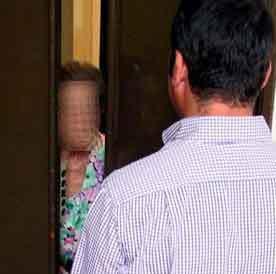 Rapinata e aggredita a Melara mentre rientra a casa 