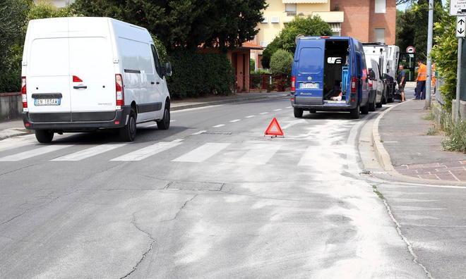 La spazzatrice perde olio: disagi