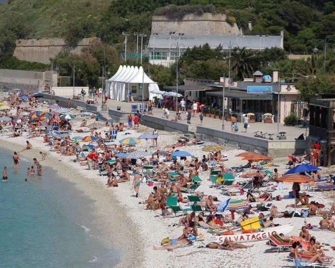 Alle Ghiaie si può tornare a fare il bagno 