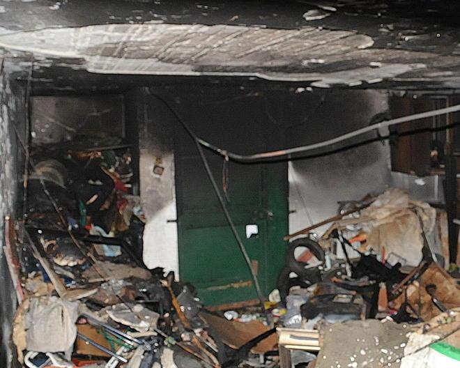 Incendio doloso in un palazzo Giovane finisce in ospedale 