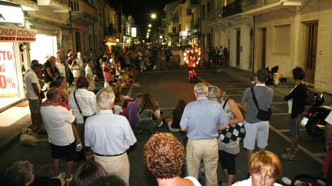 Tutti in strada: grande successo del White party