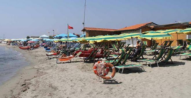 Turisti in fuga: «Andiamo a Riccione spendiamo la metà» 