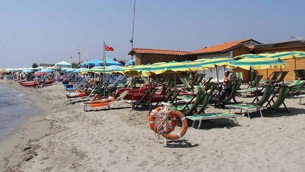 Turisti in fuga: «Andiamo a Riccione spendiamo la metà»