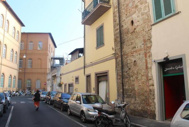 Il sexy shop apre a venti metri dalla scuola