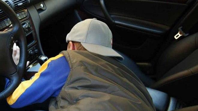 Baby ladri rubano in un’auto a Montaione: denunciati