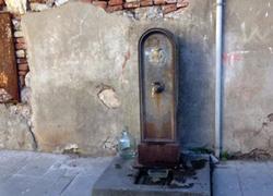Danneggiate undici fontane 