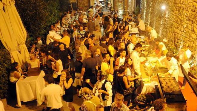 Grande successo delle serate nei borghi collinari