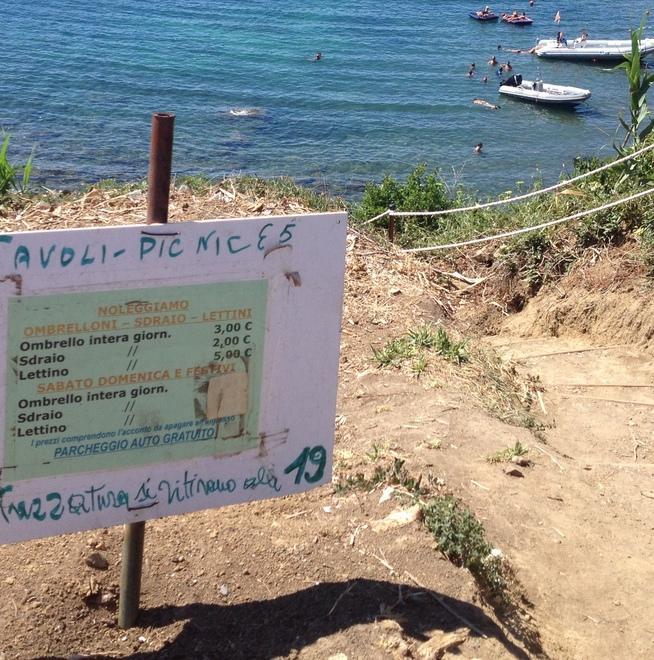 Sdraio a pagamento in spiaggia arrivano vigili e capitaneria 