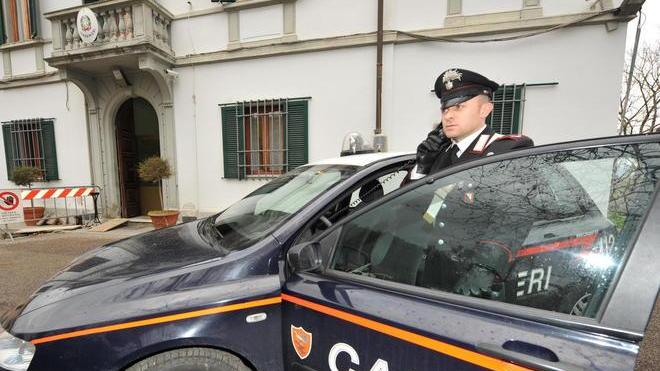 Minaccia di morte la moglie e i quattro figli