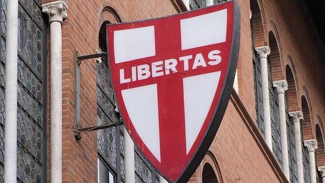 Stop alle insegne a bandiera, ma quella della Dc è salva