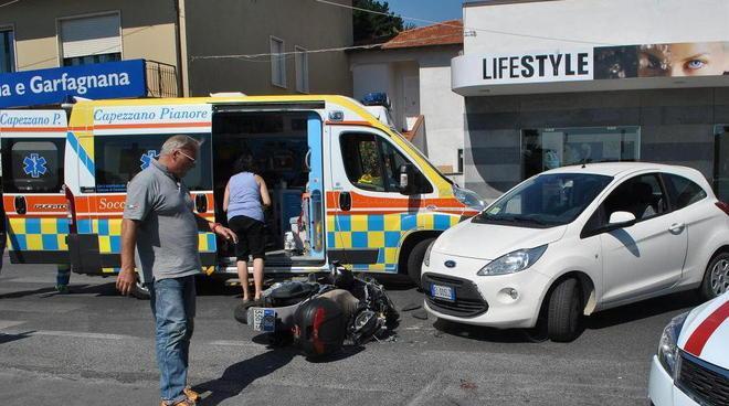 Scontro sulla via Sarzanese I residenti: è pericolosa