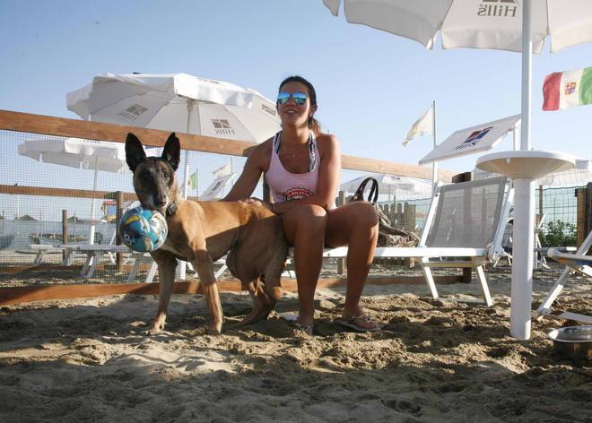 Inaugurata la spiaggia per cani