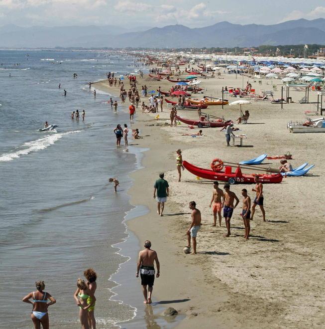 I balneari diserteranno la festa per la bandiera blu