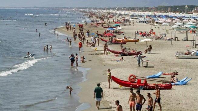 I balneari diserteranno la festa per la bandiera blu