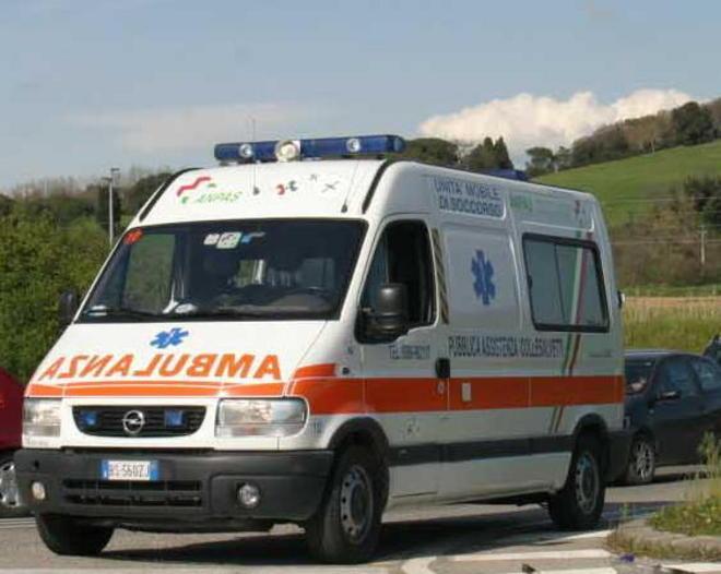 Tenta di uccidersi facendosi esplodere due petardi in bocca 
