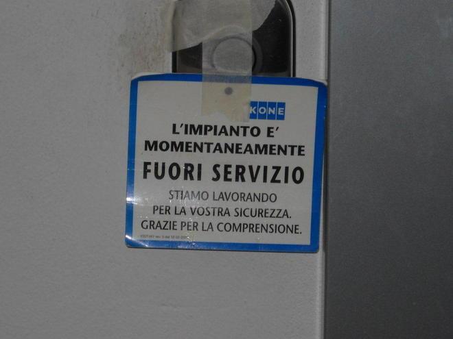 Massa, rotto da più di un mese l’ascensore dell’ospedale 