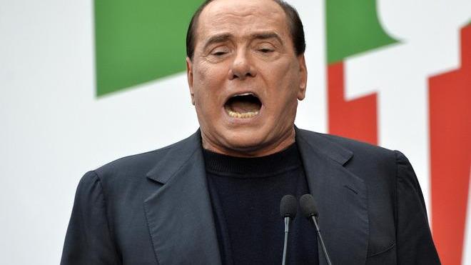 Berlusconi non viene a Forte, volantinaggio Pd a Viareggio