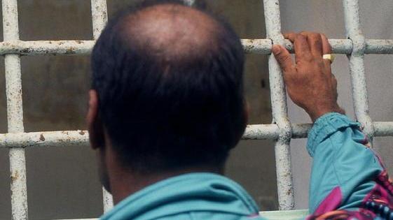 Detenuto aggredisce gli agenti del carcere