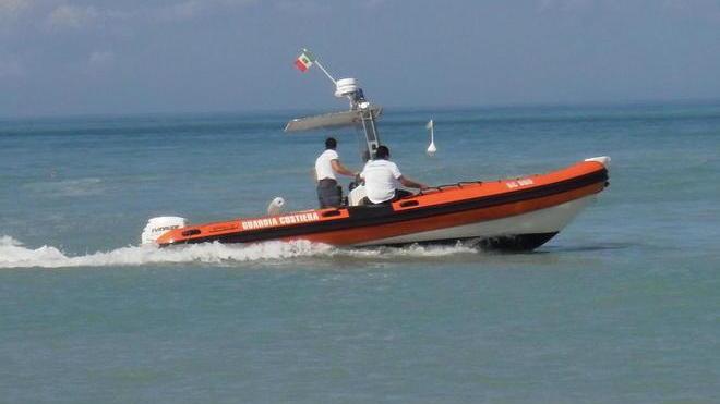 Guardia costiera: sequestrati 210 costumi