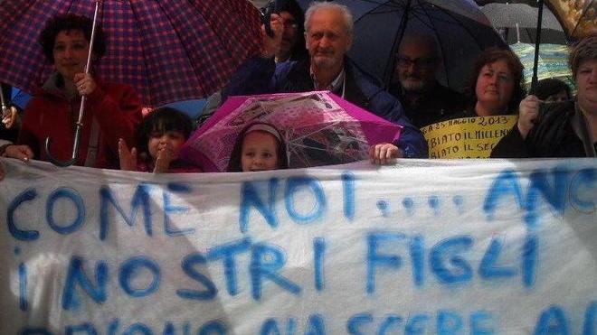Il M5S: «Bene potenziare i due ospedali attuali»