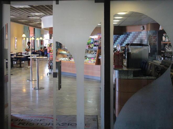 Al bar della Stazione marittima arrivano due licenziamenti