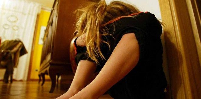 Picchia moglie e figli e li minaccia di morte 
