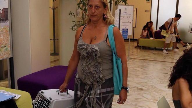 Protesta con gabbie e gatti negli uffici del municipio
