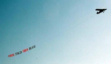 Piper per Silvio in volo da Viareggio a Capalbio 
