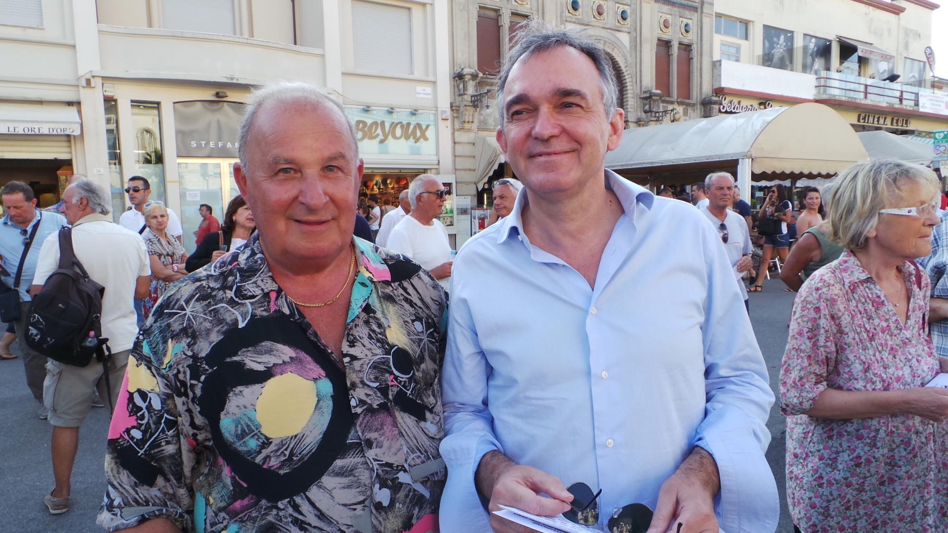 Striscioni in cielo pro Berlusconi, Rossi e Bensi a volantinare