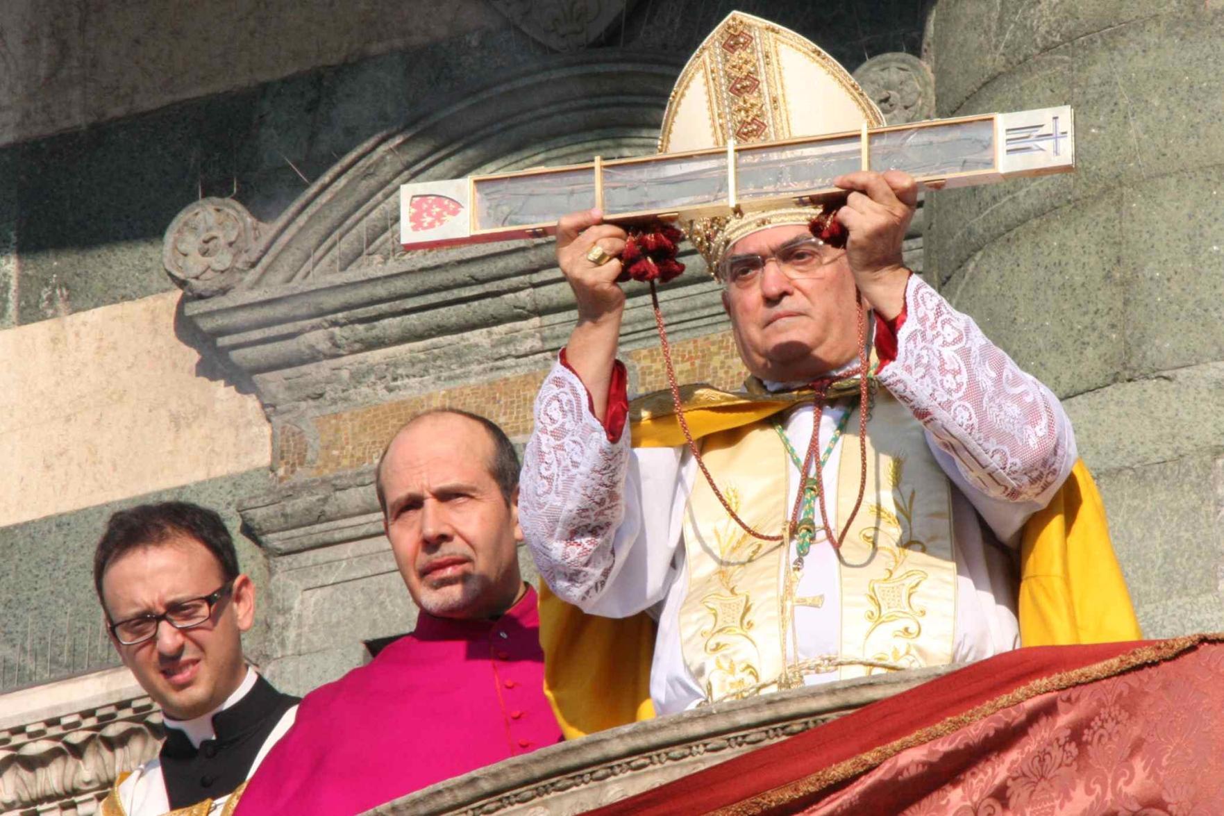 Prato, Cattedrale gremita di fedeli per l'Ostensione del Sacro Cingolo 