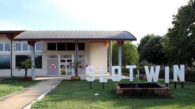 Mandiamo i vigili urbani a controllare le sale slot