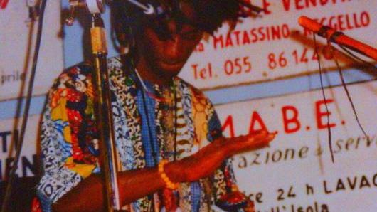 Pontedera-Senegal a colpi di afro samba Abdou aiuta i bimbi