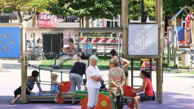 Niente pallone in piazza Costituzione Il divieto fa discutere i frequentatori
