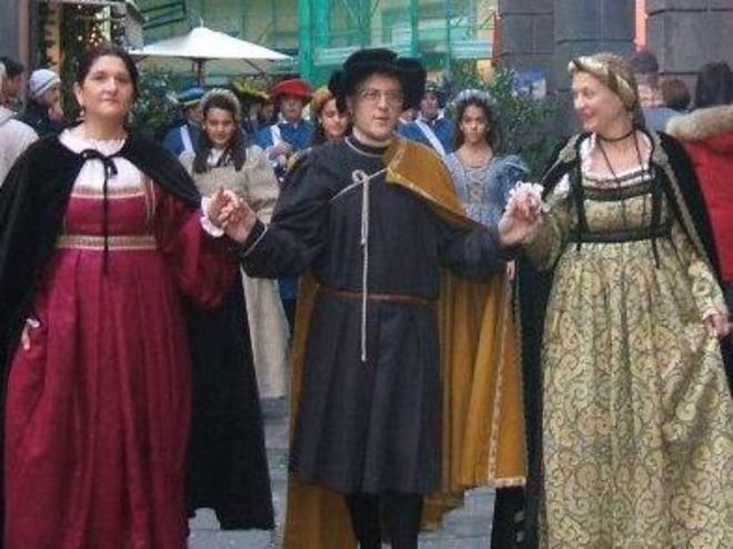 Combattimenti e scene di mercato rinascimentale 