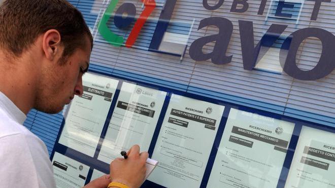 Posti di lavoro, emorragia infinita: quasi 2mila in meno