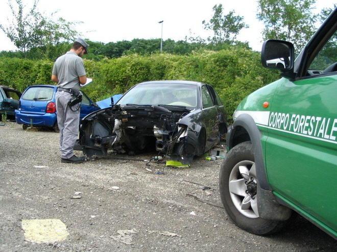 “Carcasse” di auto abbandonate, multati venti proprietari 