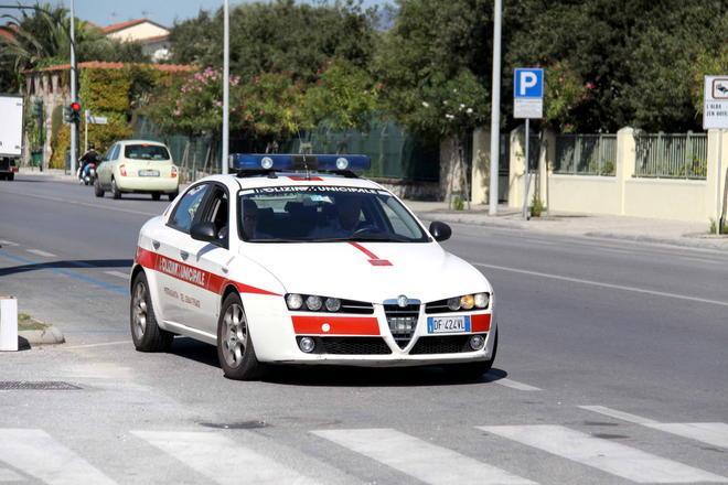Correva a 120 all’ora sul lungomare con la Bentley 
